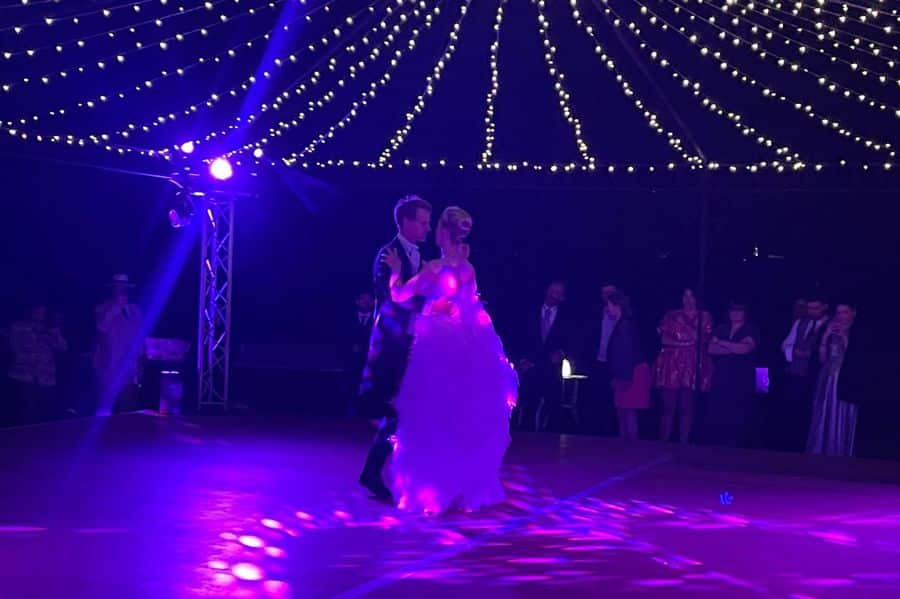 danse sous le carrousel